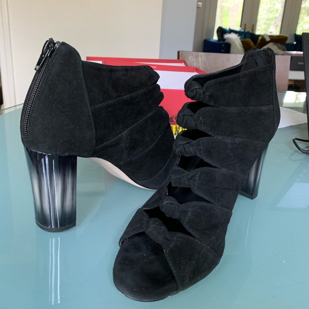 Awesome like-new suede ombré heel booties🖤